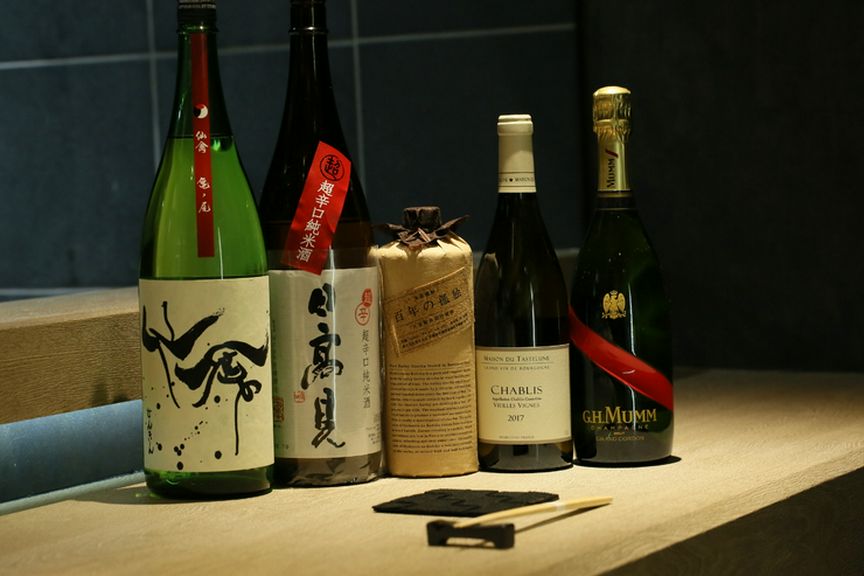 全国各地の隠れた日本酒に巡り合えるかも。厳選された豊富な銘酒