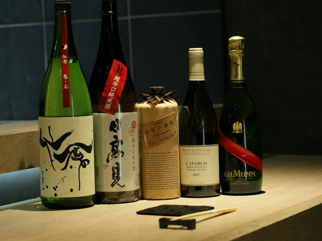 全国各地の隠れた日本酒に巡り合えるかも。厳選された豊富な銘酒