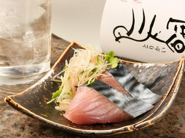 丁寧な手仕事が光る『漬けヤイトカツオ薬味添え』