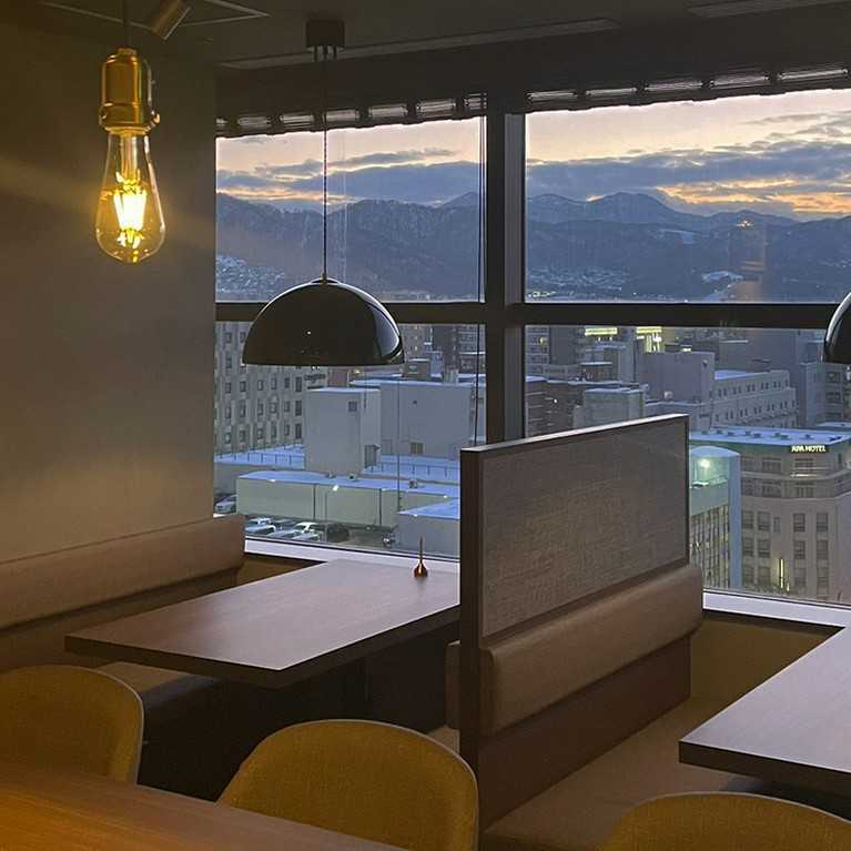 眼下に広がる札幌の夜景もお楽しみいただけます