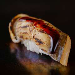 口に入れた瞬間とろける感動。上質な素材と匠の技が生む『煮穴子』