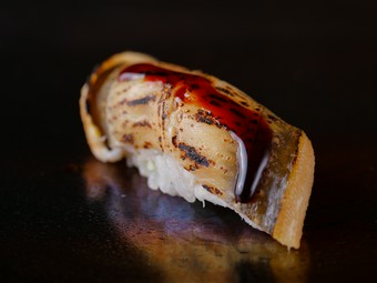 口に入れた瞬間とろける感動。上質な素材と匠の技が生む『煮穴子』