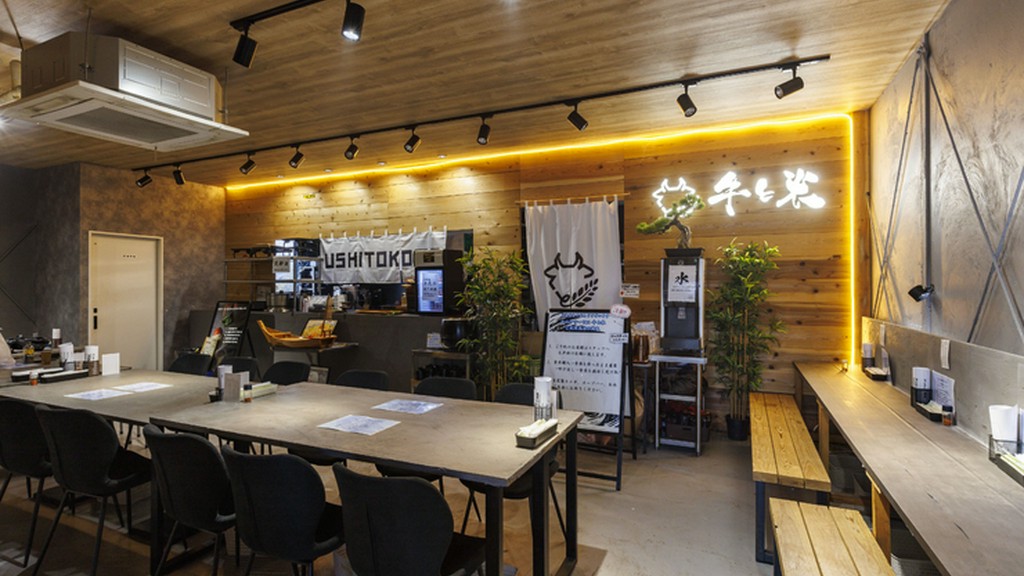 普段使いにも特別な日にも使えそうな清潔感あふれる店内