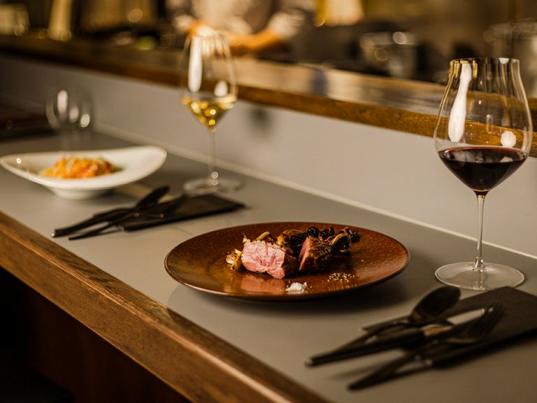 都会らしさの中に温かみも感じる、ほどよくかっこいい空間