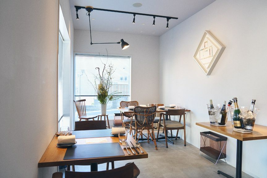 リラックスして食事を楽しめる、温もりに満ちた空間