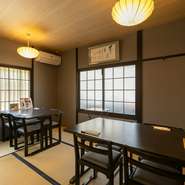 落ち着いた雰囲気の完全個室があり、5〜8名様に対応。接待や会食、ご家族の食事会、お顔合わせ、人生の節目のお祝いなど、さまざまなシーンで頼りになります。利用の詳細は店舗にお問い合わせください。