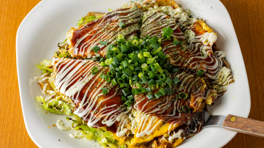 最後の一口まで飽きさせない、絶妙なバランスが生む満足感の『広島風お好み焼』