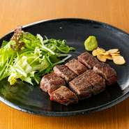 厳選された和牛を使用した贅沢な一皿。肉の旨みをぎゅっと閉じ込め、外は香ばしく、中はしっとりと柔らかな仕上がりに。噛むほどに溢れるジューシーな肉汁が特徴で、お酒との相性も抜群です。