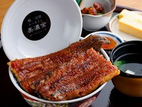 吸物・香の物付
「上」からだし巻きたまご・小鉢も付きます。