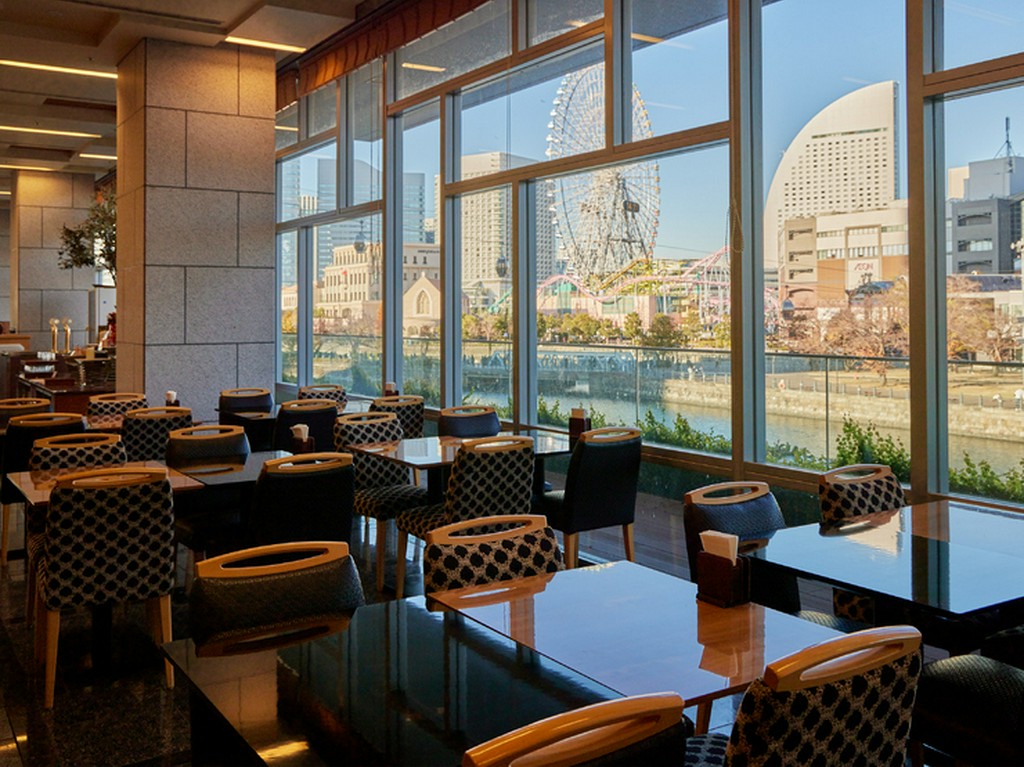 みなとみらいを眺めつつ、優雅にブランチ・ディナーを堪能