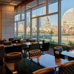 みなとみらいを眺めつつ、優雅にブランチ・ディナーを堪能