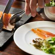 国内屈指のデートスポットである、みなとみらい。カップルでの利用もオススメです。絶景と共に、見た目にも味にもしっかりとこだわった、オシャレなメニューを味わってみませんか。