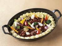 ・イチゴのタルト レモンバームのジュレ 宝石アクアマリンのように
・ヴァローナ社イヴォワールのヴァバロア イチゴのマルムードとミント香るクリアドレス
・八重桜と豆乳のプリン 苺のクリスタルを添えて