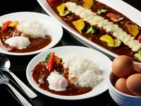 サラダは神奈川県産の野菜を使用。野菜・フルーツ・タンパク質食材・トッピングを組み合わせた『パワーサラダ』は、一皿で食物繊維、ビタミン、ミネラル、タンパク質等、様々な栄養素を効率よく摂取できます。