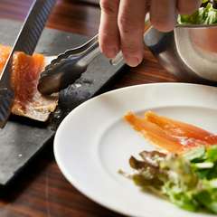 ピザ窯より焼きたてをお届け『ピッツァ』