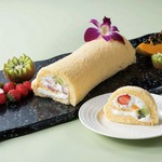 4月タイムサービスメニュー2品目は仔羊とポテトのロースト　ローズマリー風味です。ニンニク、ポテト、ローズマリーと共にローストした肉をお客様の前でカッティングしご提供いたします。