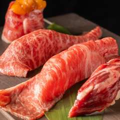 寿司職人の高い技術と繊細な手さばきが光る『肉握り　5種盛り（竹）』