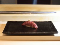 希少な馬刺しを寿司で堪能する贅沢『握り（馬刺し）』