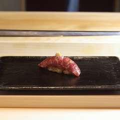 希少な馬刺しを寿司で堪能する贅沢『握り（馬刺し）』