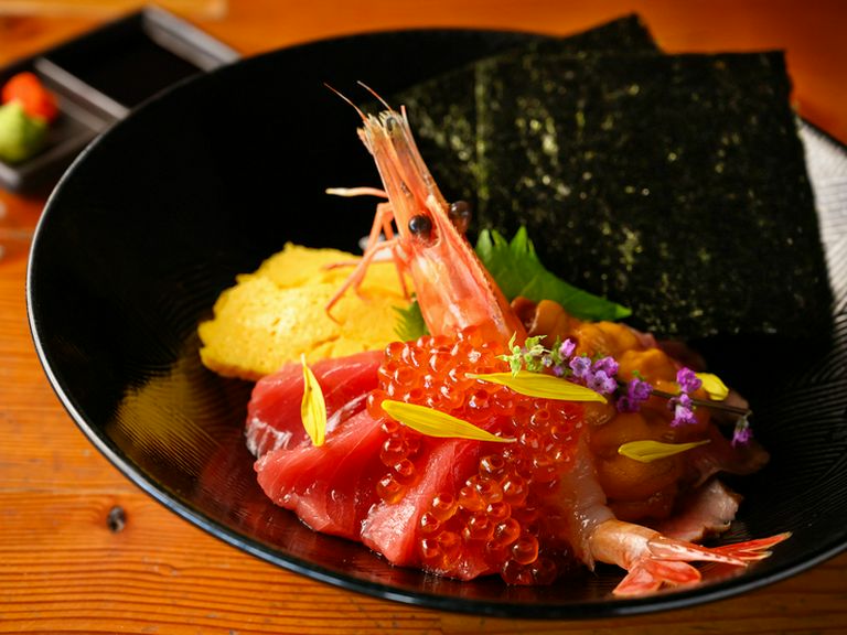 各地で出合う、個性豊かな食材を選りすぐり