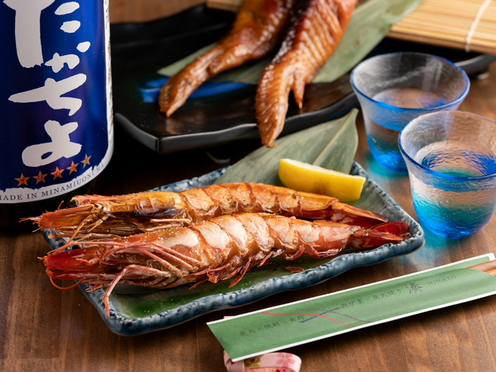 香ばしい炭火焼きと相性の良い焼酎が充実した品揃え