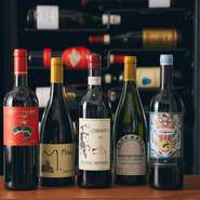 イタリアレストランの中でもワインにも特化した名店で経験を積んできたソムリエ藤本智氏がマネージャーを務め、今飲むべきイタリアワインを分かりやすい説明とともにグラスに注いでくれます。