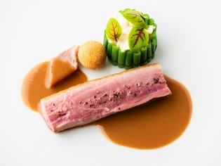地元・福井の食材を中心に、全国各地から旬の素材を厳選