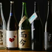 店では秋田県の地酒を中心に、多くの日本酒を取り揃えているんだとか。店主自らが秋田県に住んでいた経験から、酒蔵や酒店との繋がりを大切にしています。日本酒のつくり手に思いを馳せながら、ゆったりと堪能して。