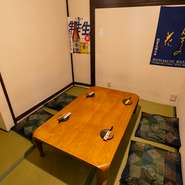 しっとりとした雰囲気の店内は、接待にぴったり。おいしい創作料理に加えて、市場になかなか出回らない希少なお酒も取り揃えている点がポイント。個室もあり、人目を気にせずにくつろげます。