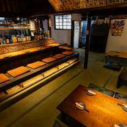 「縁を繋げる古民家居酒屋」が店のコンセプト。広々とした和の空間は、歓送迎会にもぴったりです。おいしい料理とこだわりのお酒をみんなで囲めば、新しい出会いに笑顔があふれることでしょう。