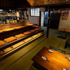 こだわりの料理に舌鼓を打ちながら、仲間と笑顔で過ごせる場所