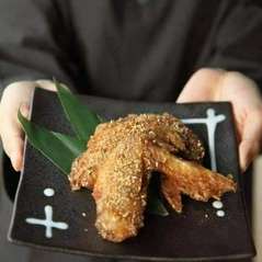 口の中で広がる旨みと食感！調味料にまでこだわった『手羽先』