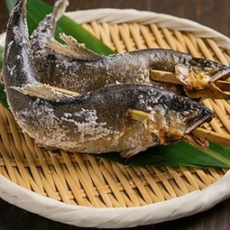 〈名物〉徳島県産　鮎の炉端焼き