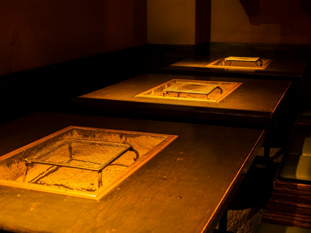 囲炉裏つきのテーブル席 〈5卓〉2名様～6名様