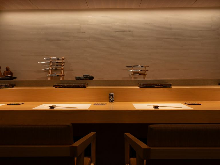 カウンター越しに店主と会話をしながら、美酒に酔いしれる