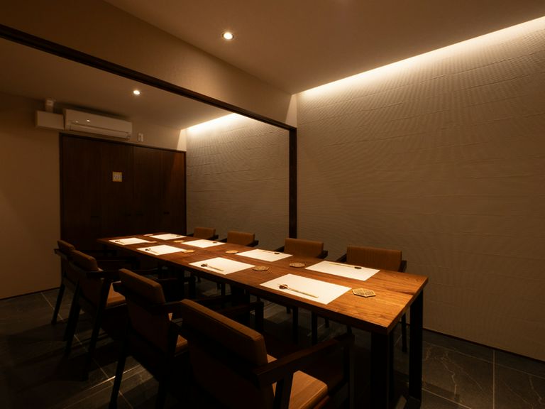 大切な方と過ごす特別な日。モダンでスタイリッシュな個室