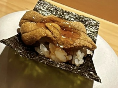 濃厚で贅沢な味わいを楽しませてくれる。一切の妥協がない一貫『雲丹』