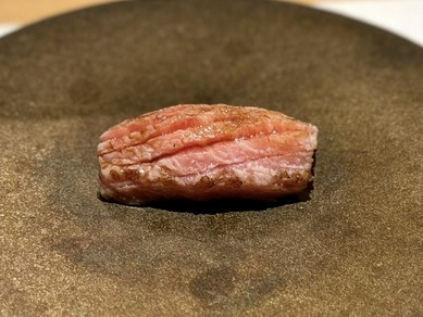 至福の味わいを堪能。脂がのった濃厚な味わいが魅力の本鮪の握り『鮪』