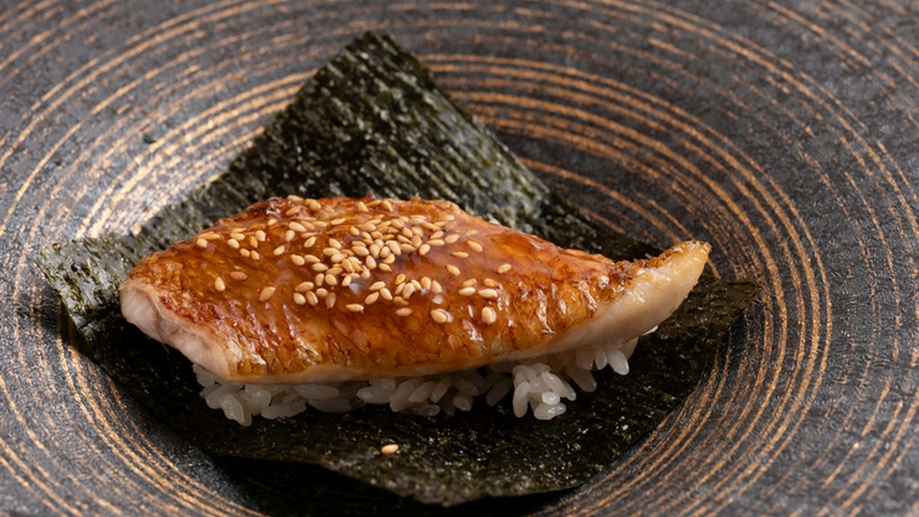 脂の乗った旬を味わう。コース内のアクセントとして人気の逸品『のどぐろ』