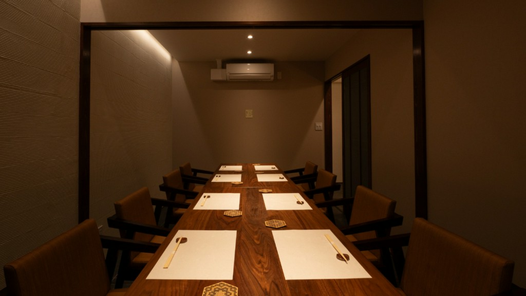 4名個室を2室。つなげれば最大8名の個室
