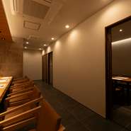 店を訪れるゲストのニーズやシーンは多種多様。身構えがちな日本料理においても、緊張しすぎず食事を気楽に楽しんでもらえればと、真摯に向き合い、誠心誠意の“おもてなし”を心掛けています。