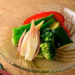 夏季限定。ひんやり涼しげな『冷やしおでん盛り』