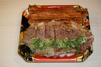 太丸鰻半尾・キタウシリサーロインステーキ・八代目儀兵衛のごはん・山葵・追いだれ・ステーキソース
※デリバリーサービスは価格が異なります