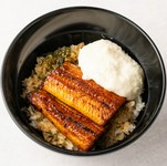 太丸鰻1/4尾・やまと芋とろろ・お漬物・山葵・追いだれ
※デリバリーサービスは価格が異なります