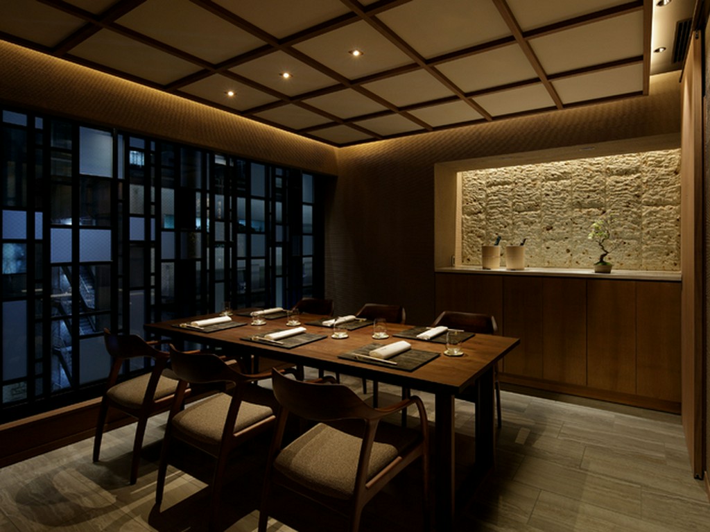 職人の技が光る割烹コースを和の趣あふれる空間で