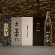 注目の「而今」や「十四代」、高い人気を誇る「新政」や「黒龍」などレアな銘柄の日本酒も取り揃えています。日本酒のセラーも完備しており、?酒師の資格を持つスタッフに何でも尋ねられます。
