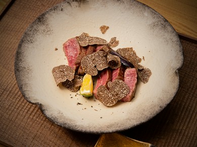 肉の旨みを存分に『本日の特選牛サーロイン、ヒレの紀州備長炭火焼きステーキ』