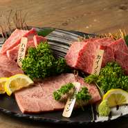 鳥取県の黒毛和種・万葉牛認定店ではありますが、食材は常に品質を追求。店舗では、いつも良質な肉や新鮮な野菜を仕入れ、その日のベストな選択を行うことを心がけています。