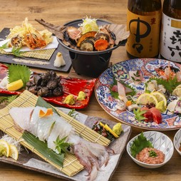活物は烏賊・鯖からお好みの内容を選べる豊富な海鮮料理が付いた美食三昧の全8品のコースです。