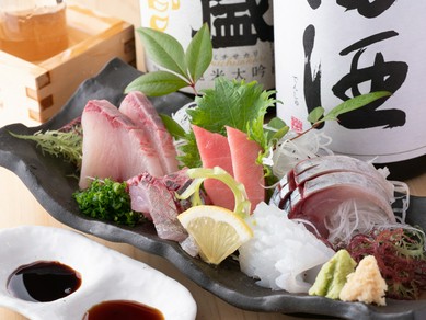 初めての方にも、軽く食事を始めたい方にもオススメしたい『刺身5点盛り』